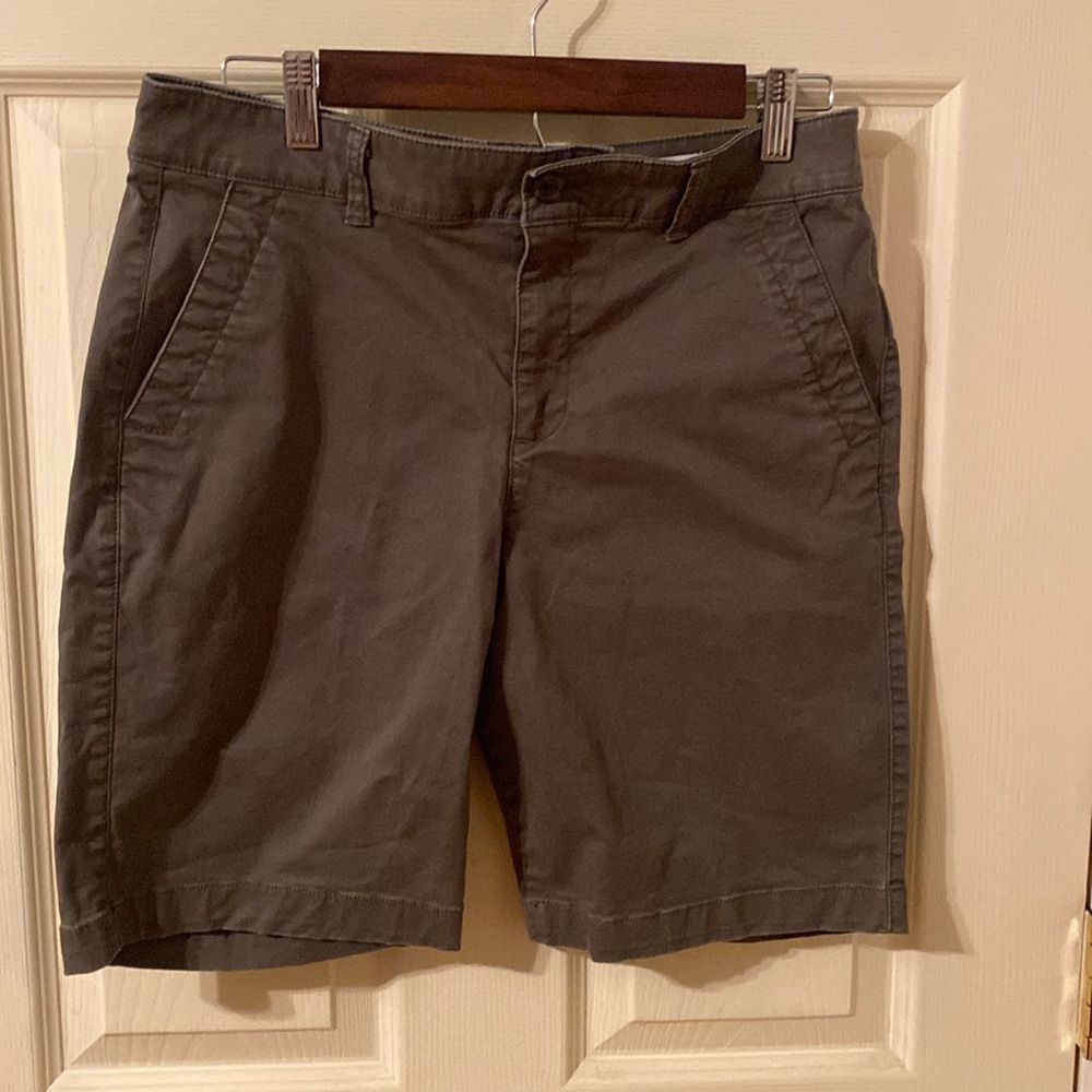 GAP 9 Inch Bermuda Khaki Shorts